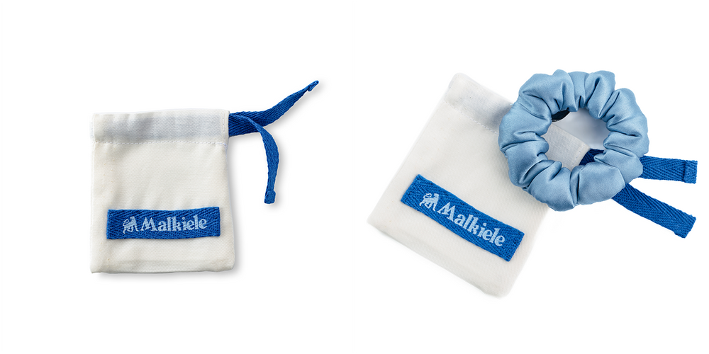 Malkiele size guide for Preferred double cotton dust bags, small size, one light blue scrunchie is placed on the white dust bag.