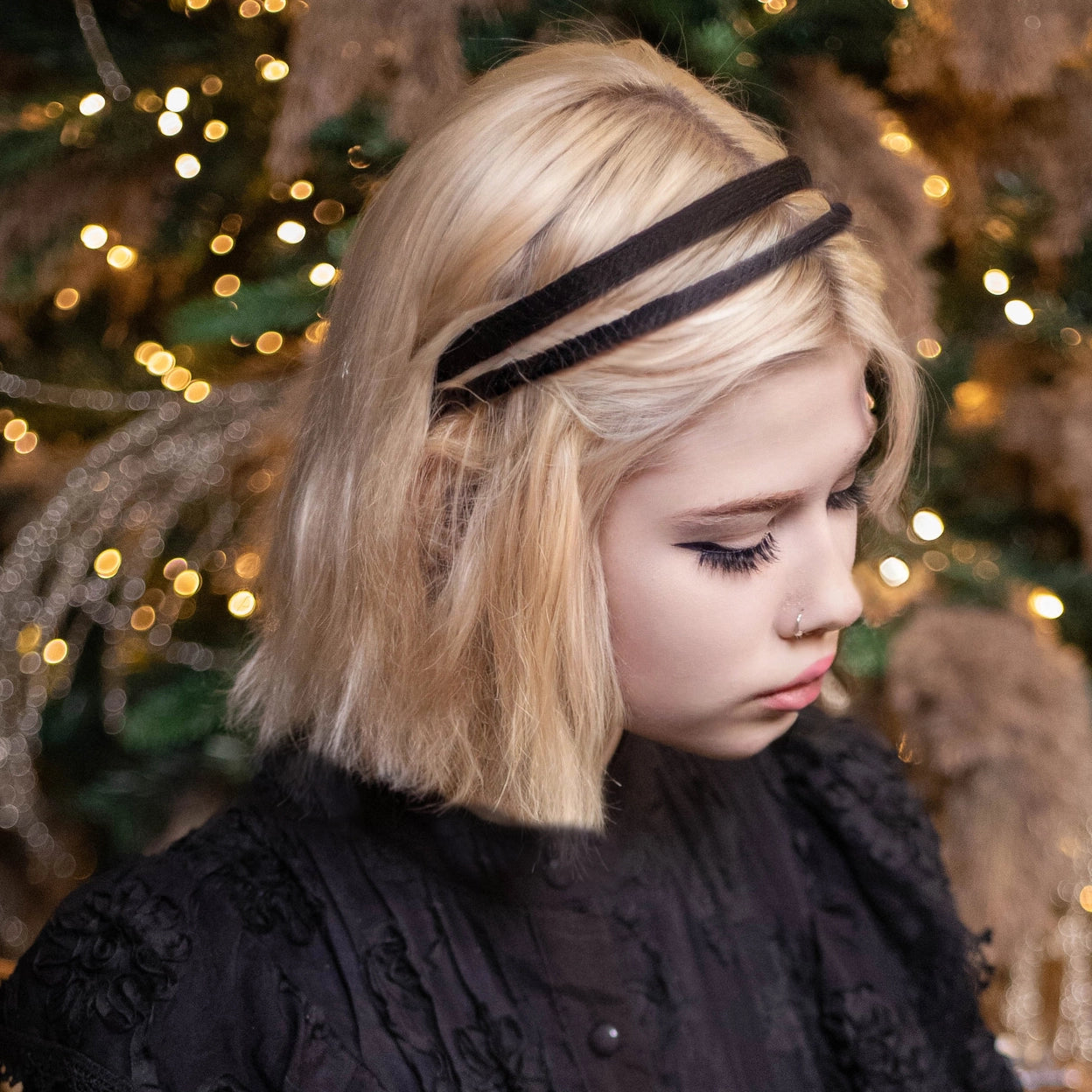 
                  
                    A blonde-haired girl is wearing Malkiele silk knit headband in black, name Perfect
                  
                